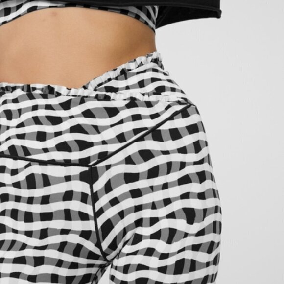 Aerie OFFLINE Real Me XTRA Crossover Ruffle Legging - Picture 3 of 14